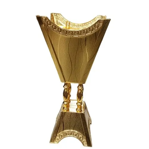 مبخرة ذهبية أنيقة مع نقوش متموجه تقليدية بلمسات عصرية-وسط
